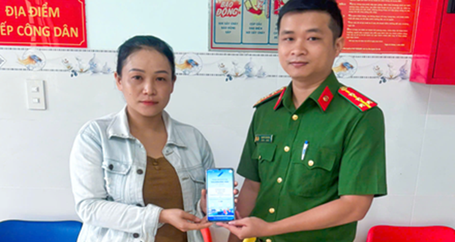 Nhận được 542 triệu từ người lạ, chị Phạm Thị Thanh Nguyệt lập tức báo công an