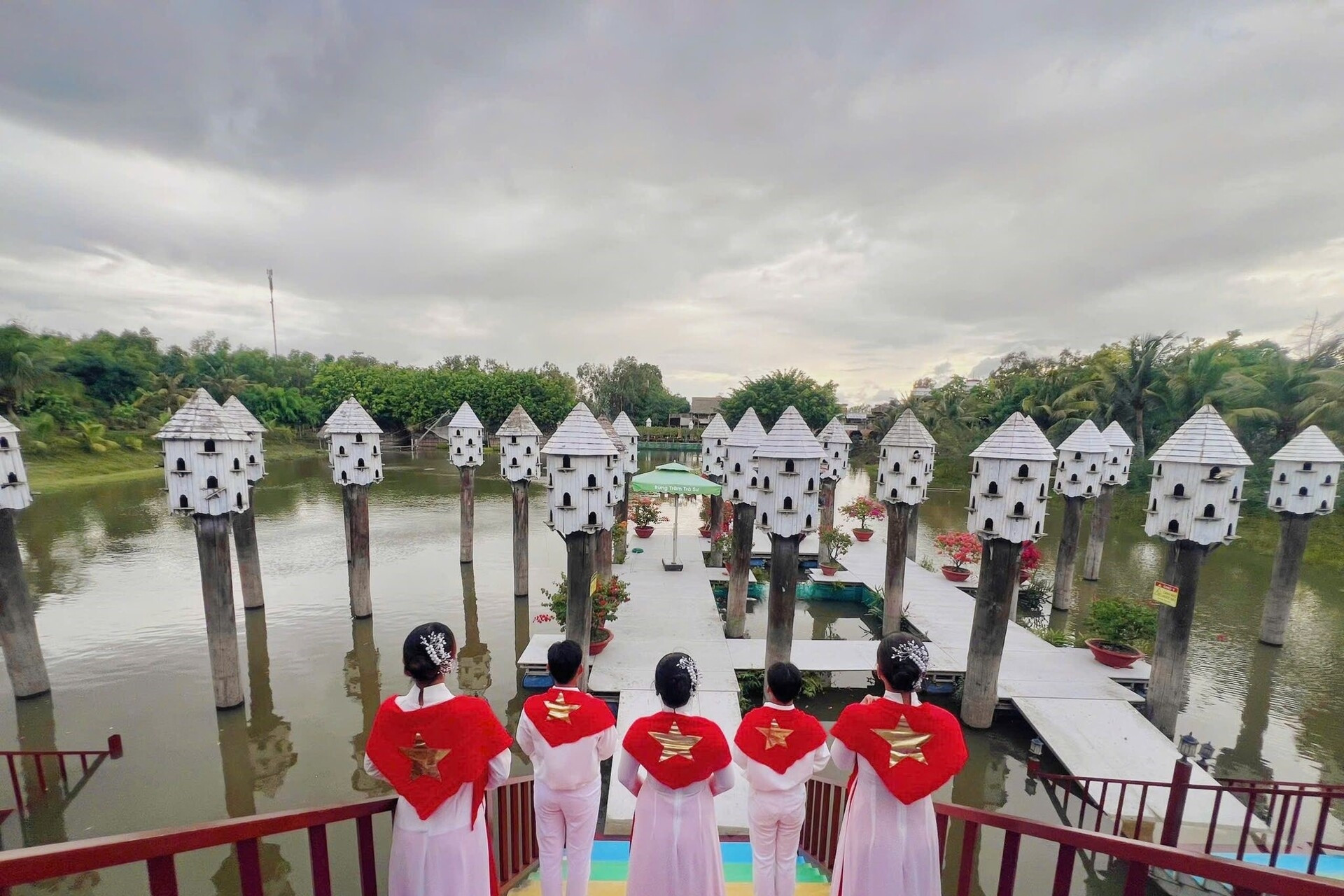 Những người lặng thầm ‘làm dâu trăm họ’ ở Sao Mai Group