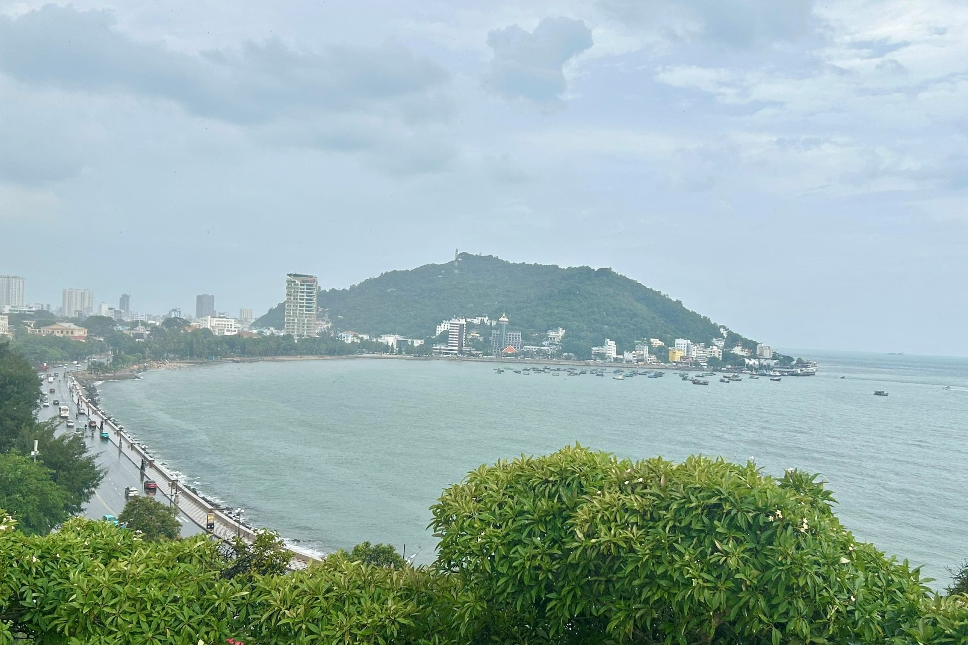 Phát triển kiến trúc đô thị Việt Nam thích ứng với biến đổi khí hậu