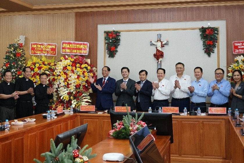 Phó Chủ tịch Quốc hội thăm, chúc mừng Giáng sinh tại Cần Thơ