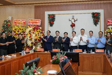 Phó Chủ tịch Quốc hội thăm, chúc mừng Giáng sinh tại Cần Thơ