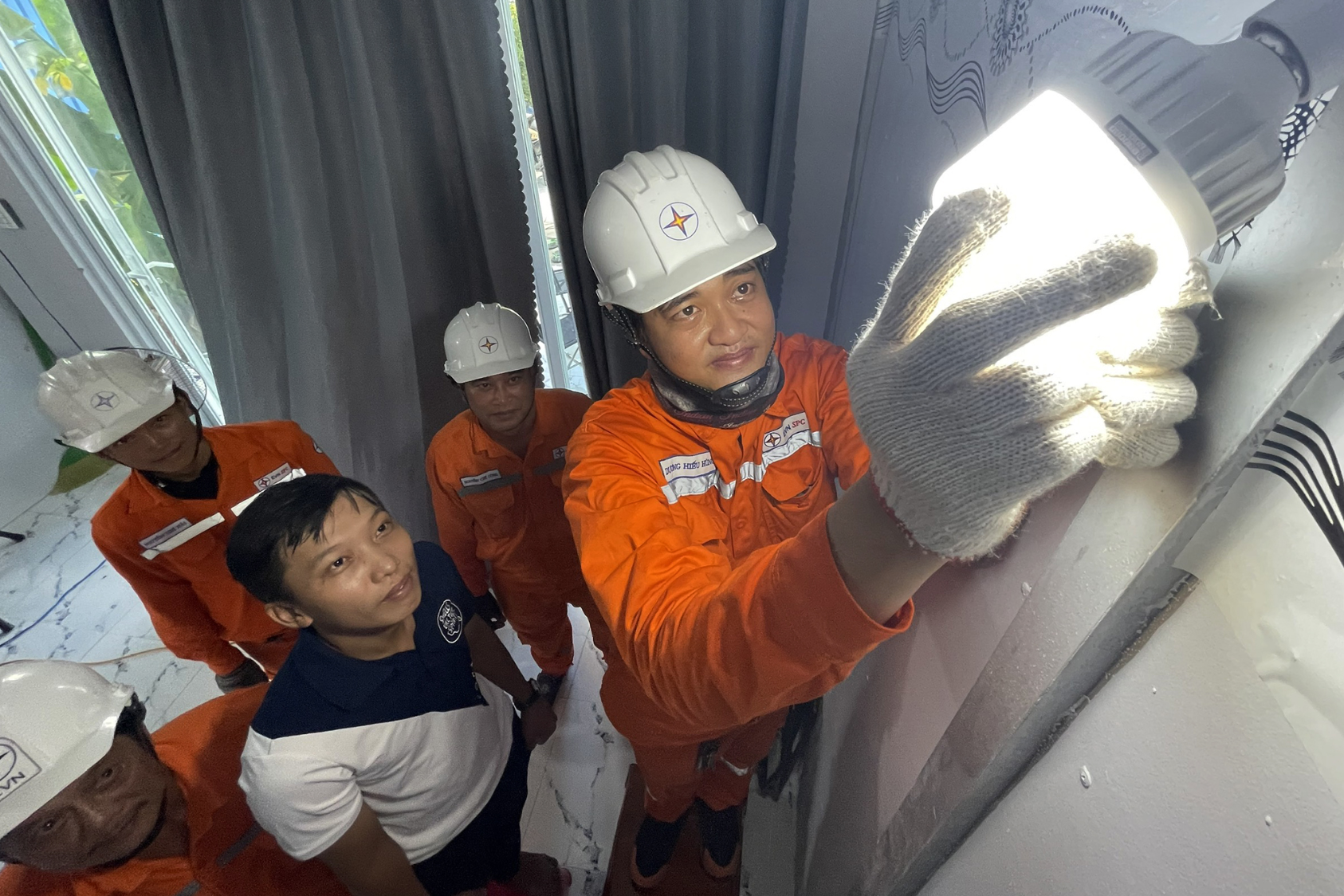 Quy định mới về giá điện: Chủ nhà không được thu tiền điện vượt hóa đơn