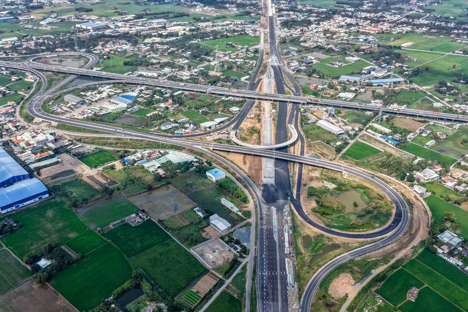 Siêu nút giao nối ba cao tốc qua TPHCM sắp thông xe