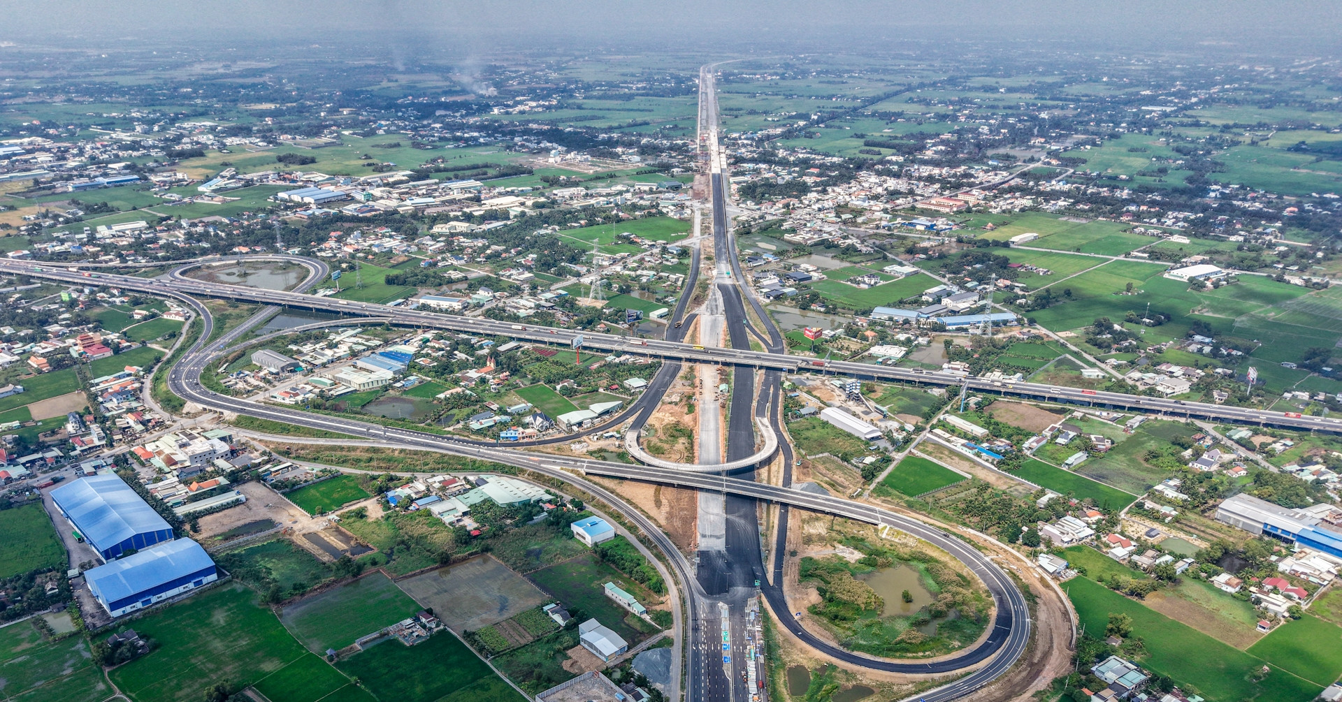 Siêu nút giao nối ba cao tốc qua TPHCM sắp thông xe