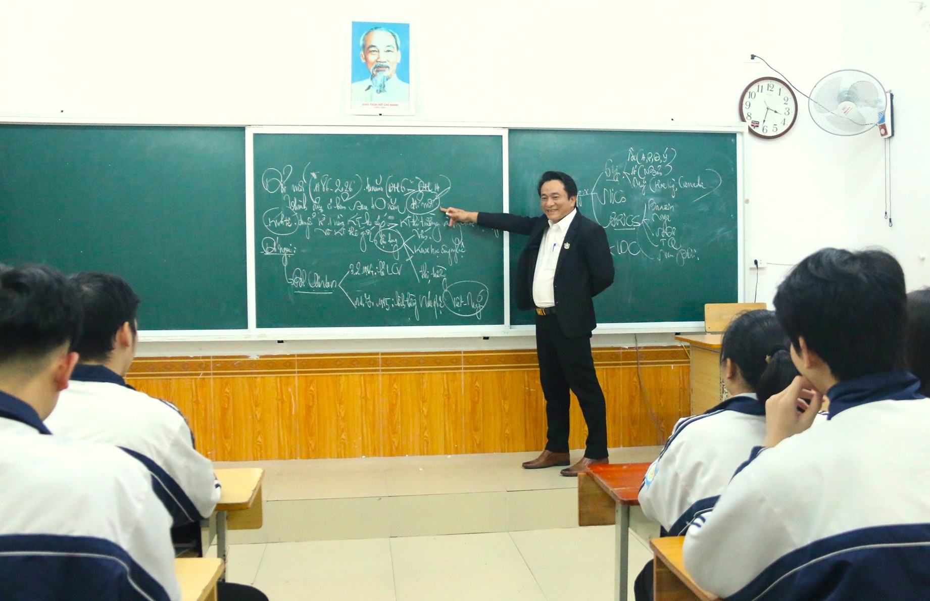 thầy Hiếu (3).JPG