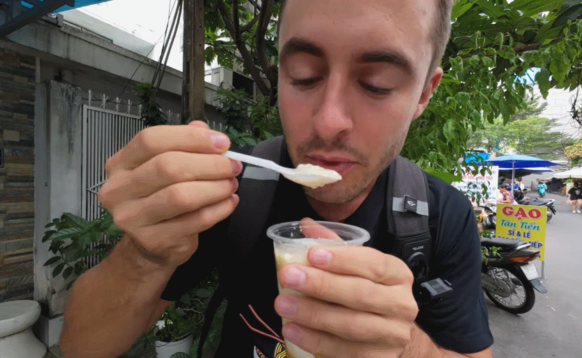 thumb khách Tây ăn tào phớ.gif