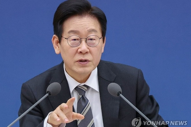 Tổng thống Hàn Quốc livestream họp chính sách, tự tin 'giải trí hơn xem Netflix'