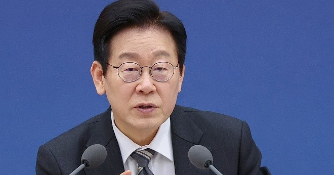 Tổng thống Hàn Quốc livestream họp chính sách, tự tin &amp;apos;giải trí hơn xem Netflix&amp;apos;