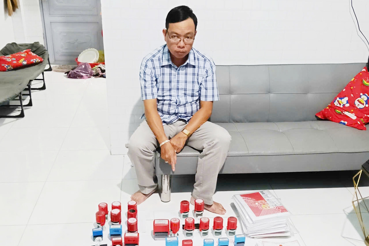 Vụ làm giả 33 con dấu, hơn 100 hồ sơ: Bắt tạm giam Nguyễn Phúc Bình