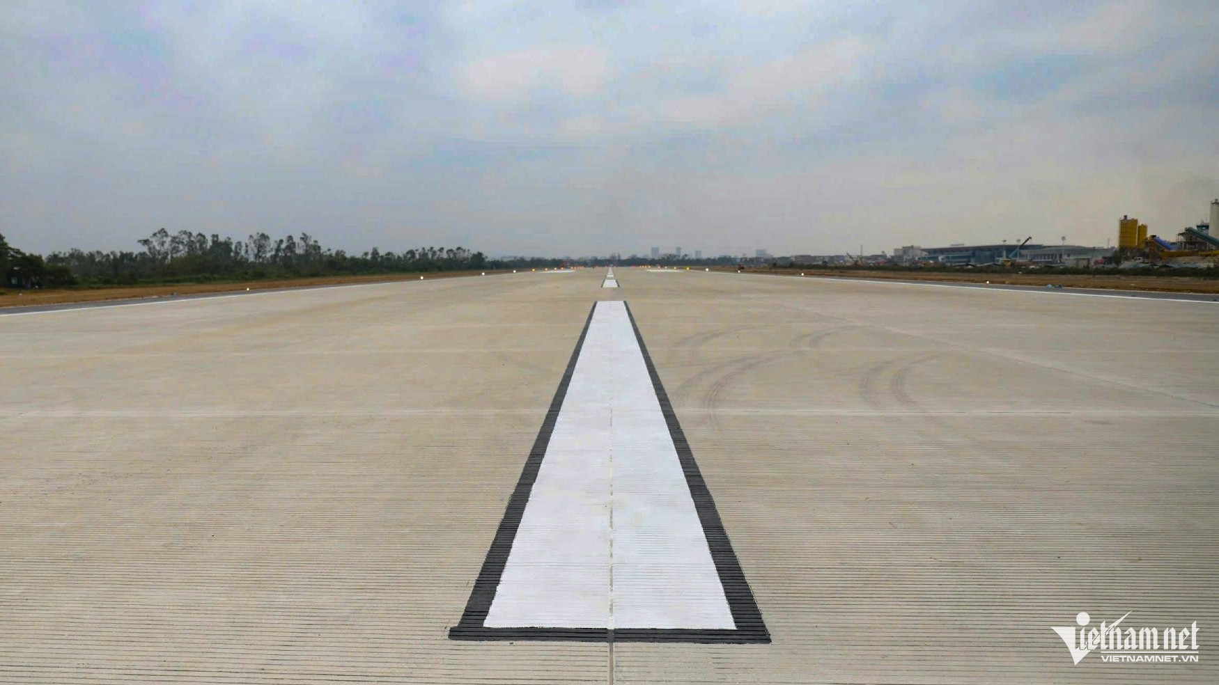 W-w a san bay2 4093.jpg