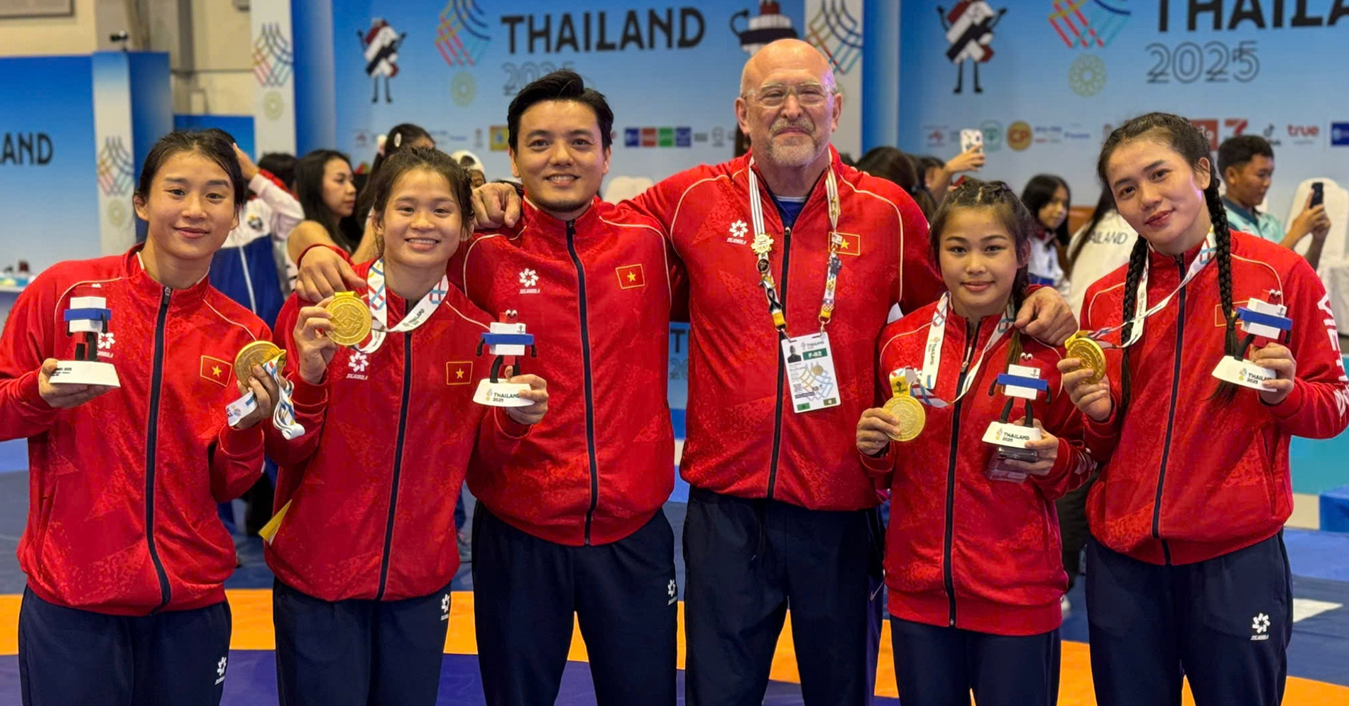 SEA Games ngày 19/12: Giành hơn 10 HCV, vượt In...