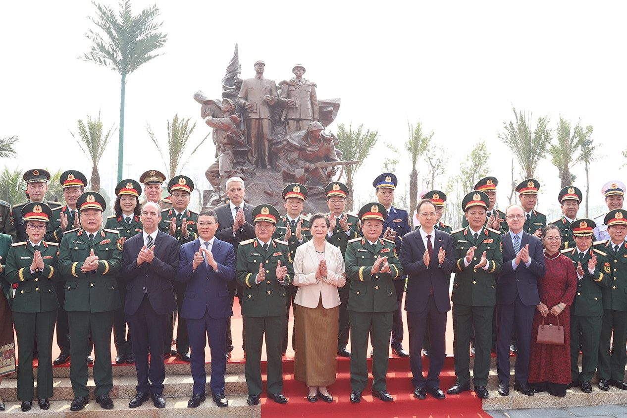 Bộ Quốc phòng khánh thành 5 cụm tượng về tình đoàn kết, tri ân quốc tế
