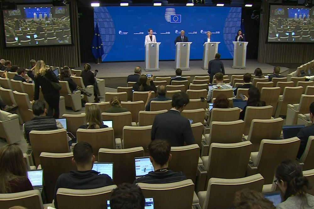 EU nhất trí cho Ukraine vay 105 tỷ USD, không dùng tài sản đóng băng của Nga