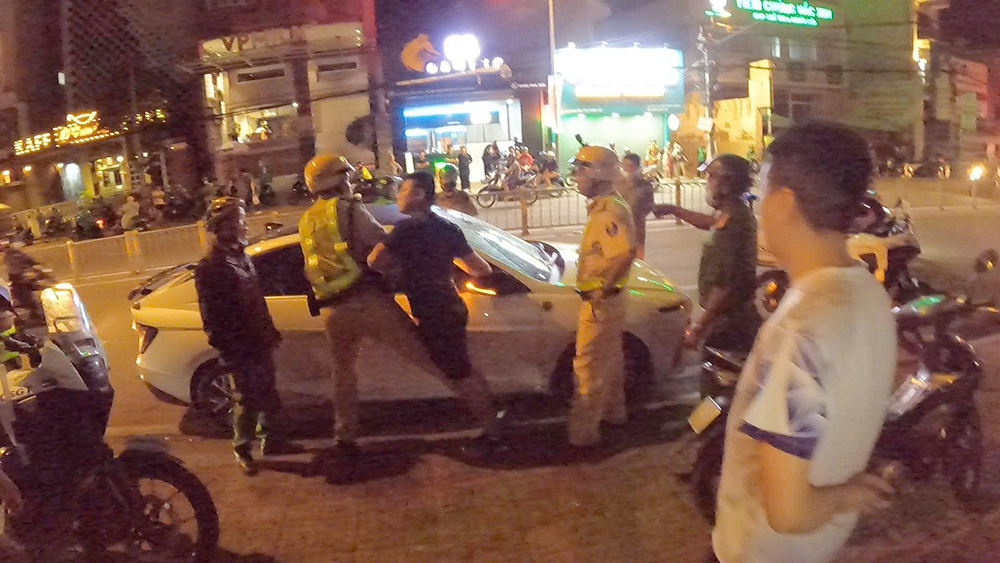 gay roi trart tu.png