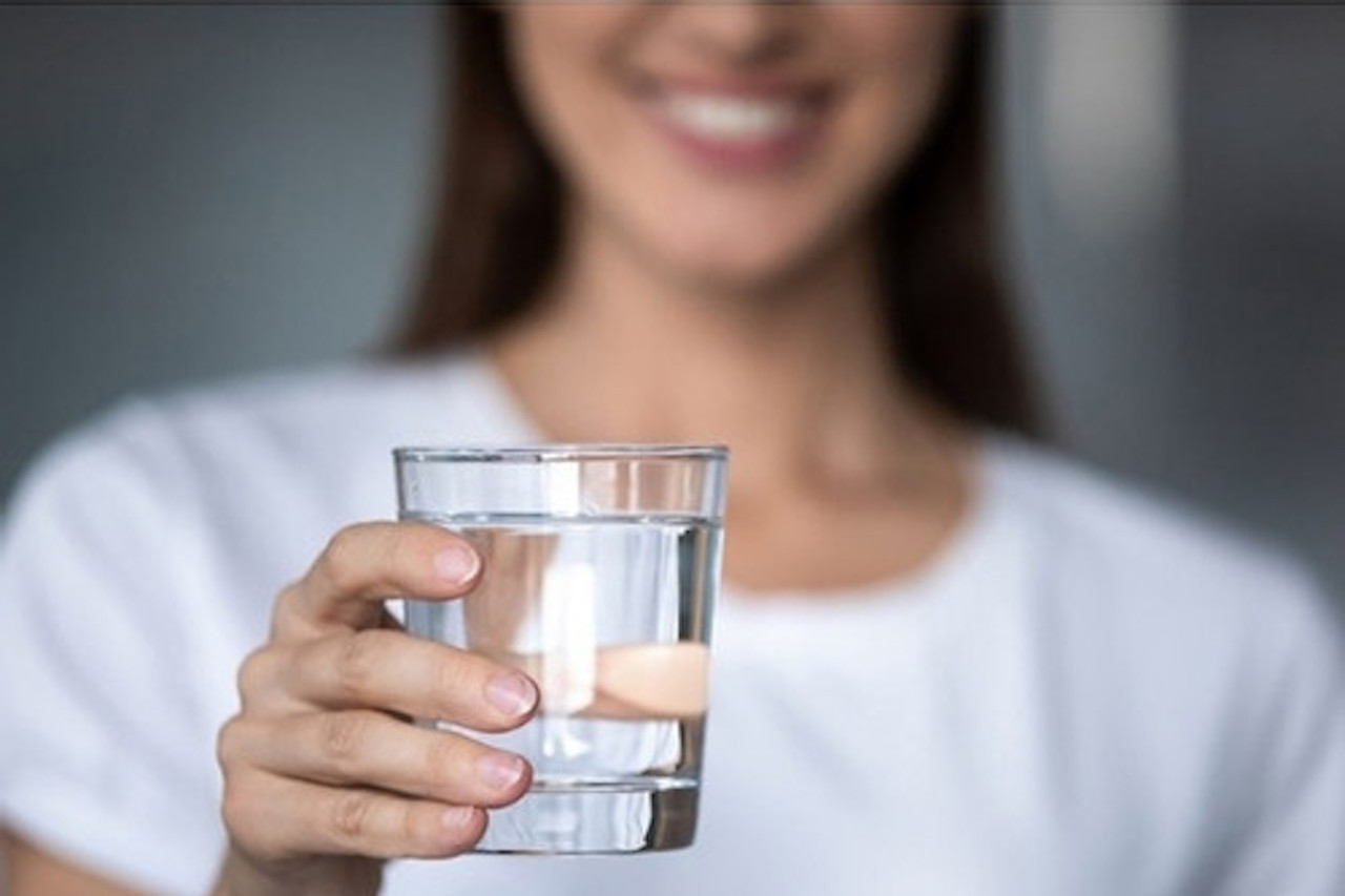 Giám đốc BV Da liễu chỉ ra sai lầm 'uống nước làm mượt da trong mùa đông'