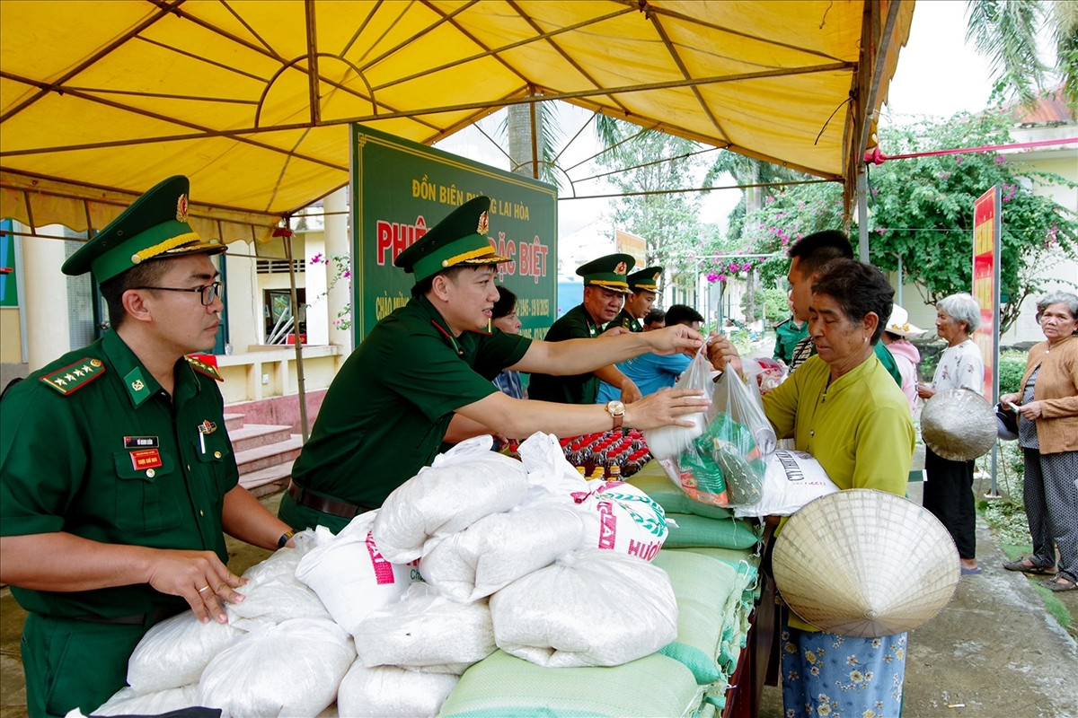 Lực lượng vũ trang Cần Thơ thực hiện tốt công tác dân vận ở vùng đồng bào DTTS