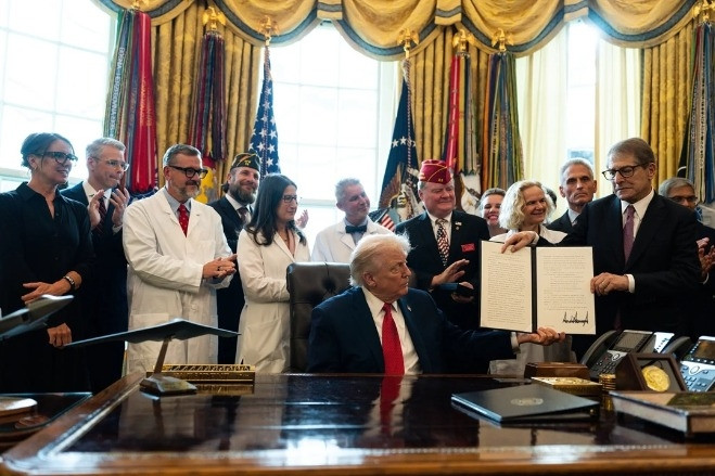 Mỹ thông qua gói chi tiêu quốc phòng kỷ lục, dành 800 triệu USD cho Ukraine