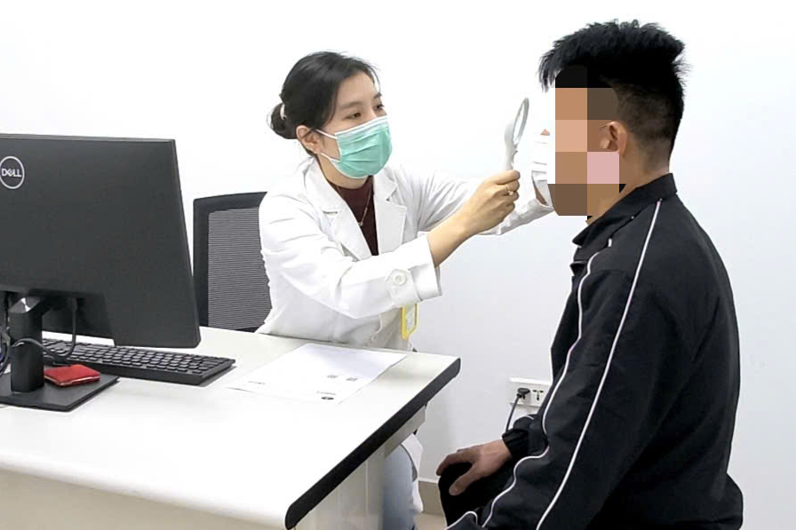 Người đàn ông cầu cứu bác sĩ trong tình trạng vùng kín ngứa dữ dội