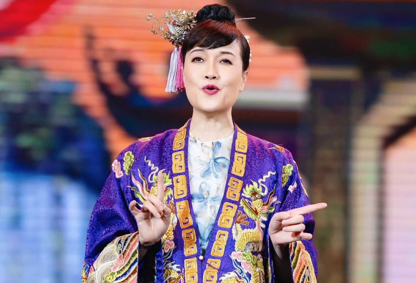  NSND Minh Hằng hay Vân Dung diễn xuất sắc nhất ở Táo Quân? 