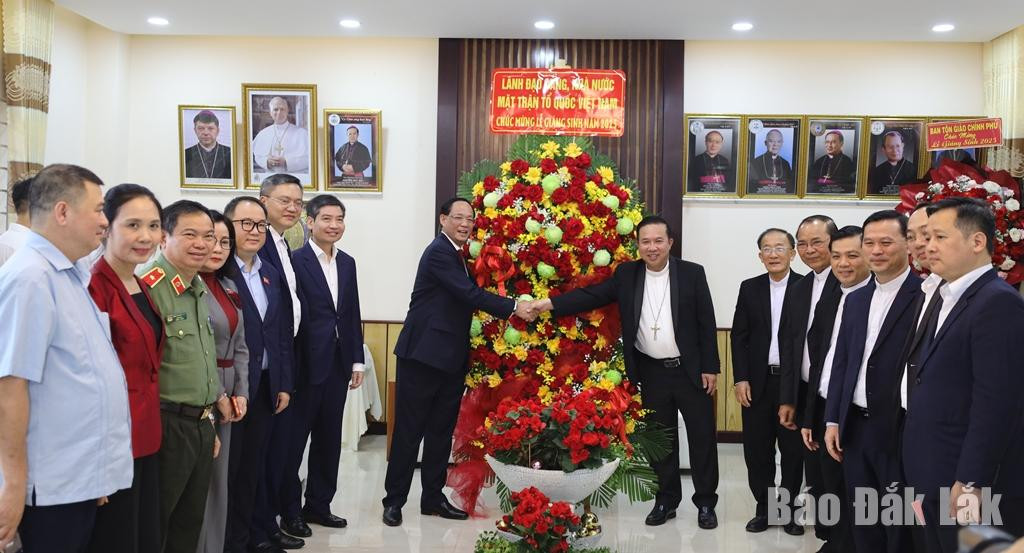 Phó Chủ tịch Quốc hội thăm, chúc mừng Giáng sinh Tòa Giám mục Giáo phận Ban Mê Thuột