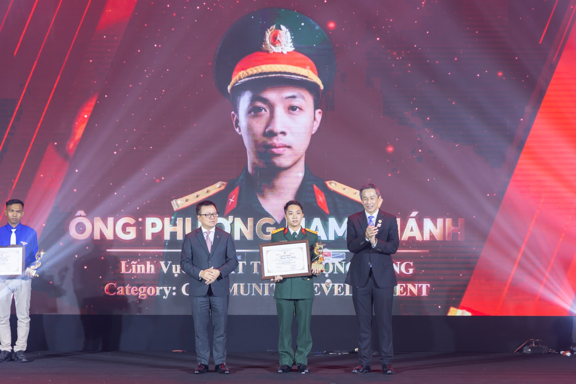 Phương Nam Khánh.jpg