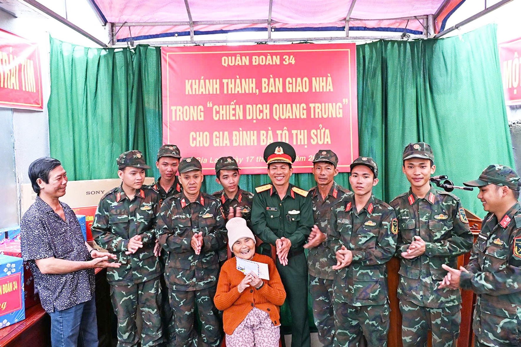 Quân đoàn 34 bàn giao ngôi nhà đầu tiên trong “Chiến dịch Quang Trung”