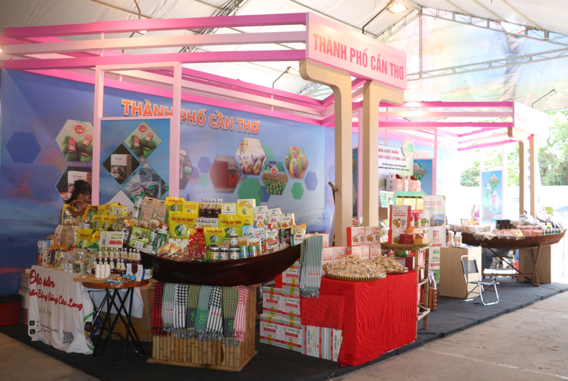 TPHCM ‘bắt tay’ 24 tỉnh, thành kết nối cung cầu OCOP..JPG