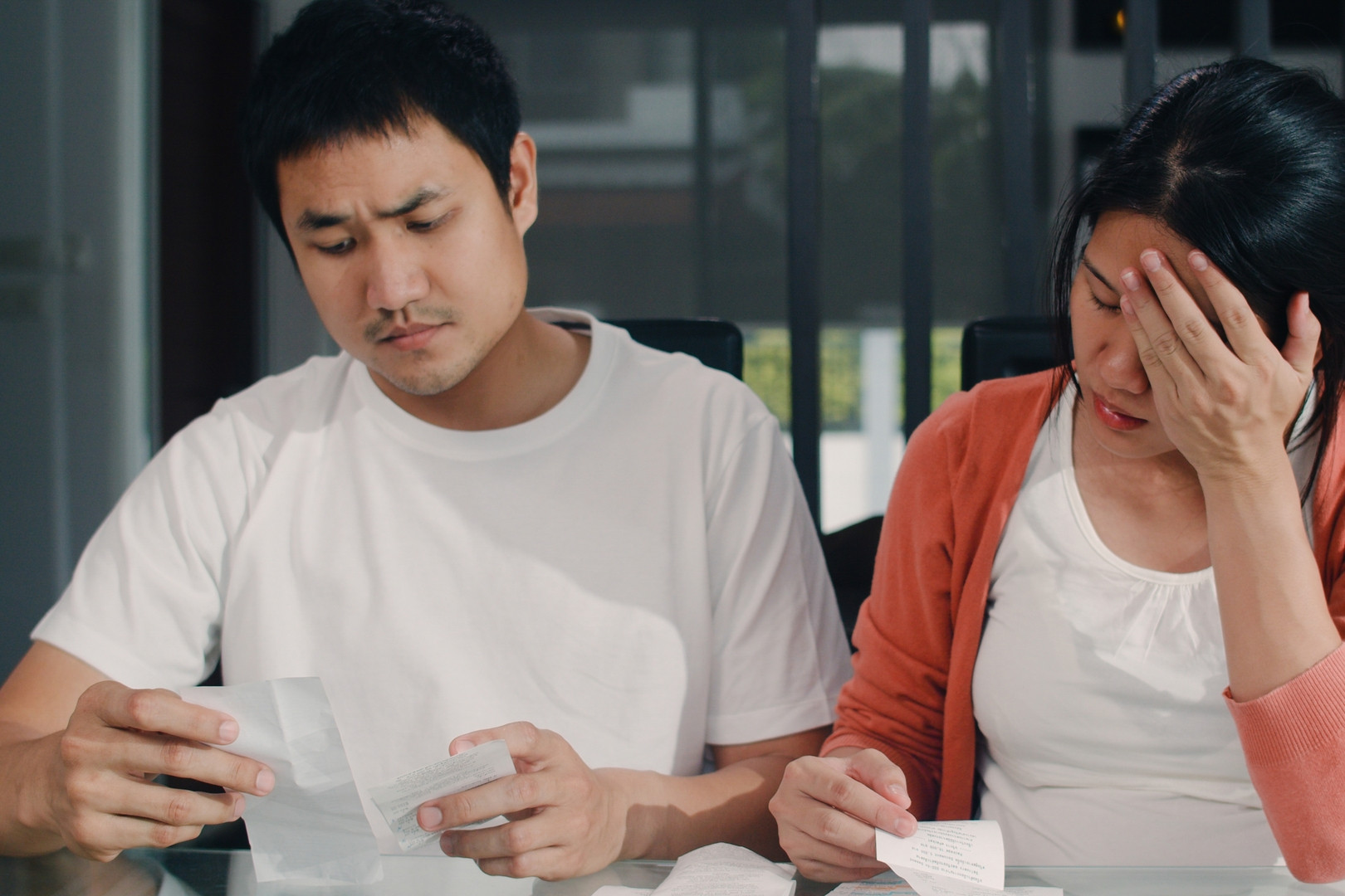 Vợ chồng tranh cãi nảy lửa vì việc trả lương tháng 13 cho giúp việc dịp Tết