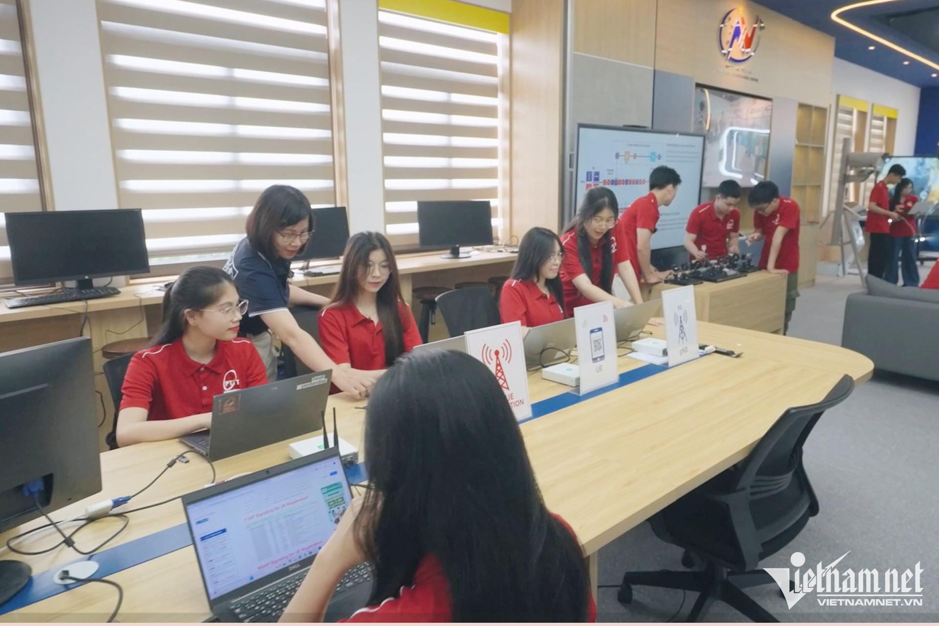 W-AI tro giang 02 1.jpg