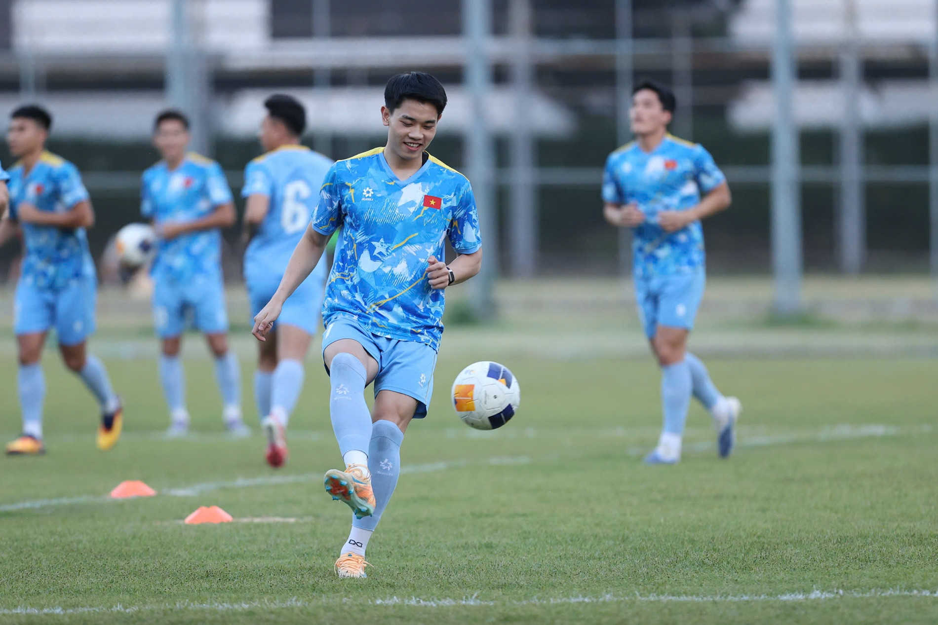 Lịch thi đấu bóng đá hôm nay 3/12: U22 Việt Nam ra quân tại SEA Games 33