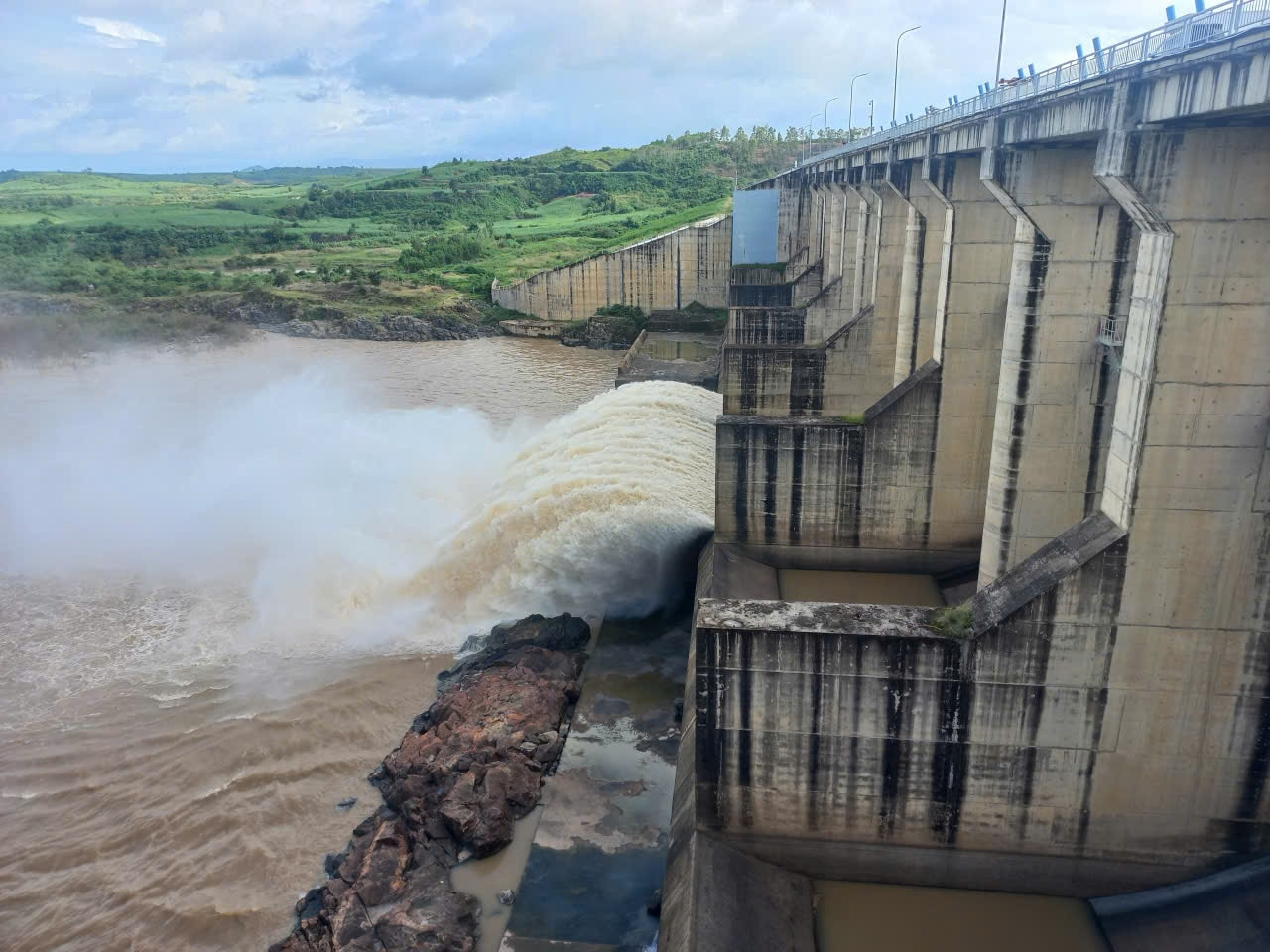 Thủy điện Sông Ba Hạ kinh doanh thế nào trước khi loạt sếp đi làm việc với cơ quan chức năng?