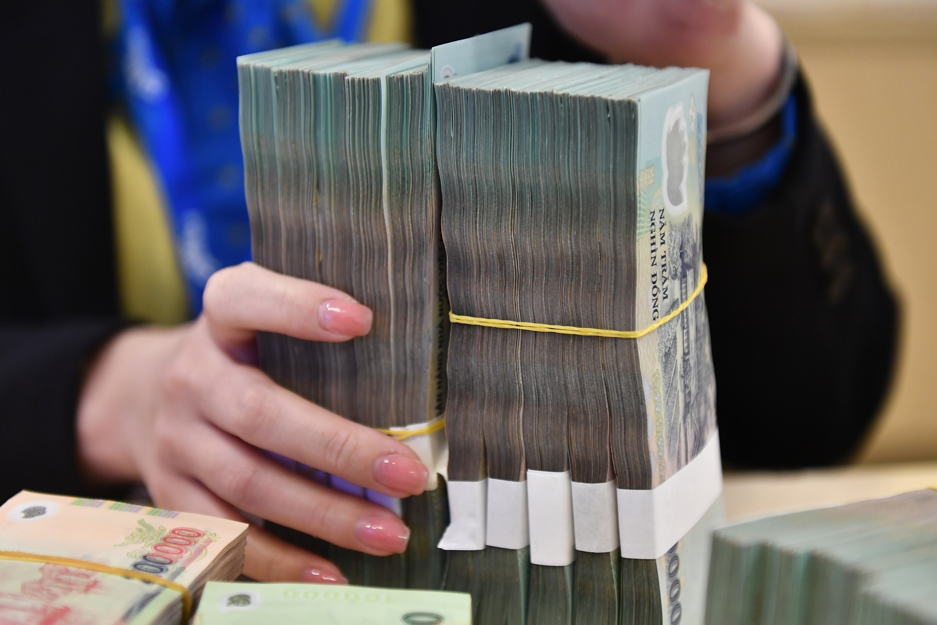 Lãi suất ngân hàng hôm nay 2/12/2025: Tăng vọt lên 6,9% với chứng chỉ tiền gửi