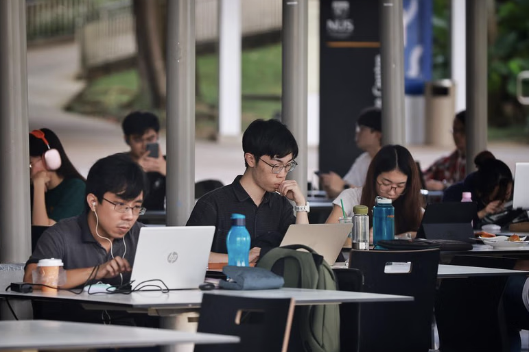 61% người Việt lo mất việc hoặc không tìm được việc làm do AI