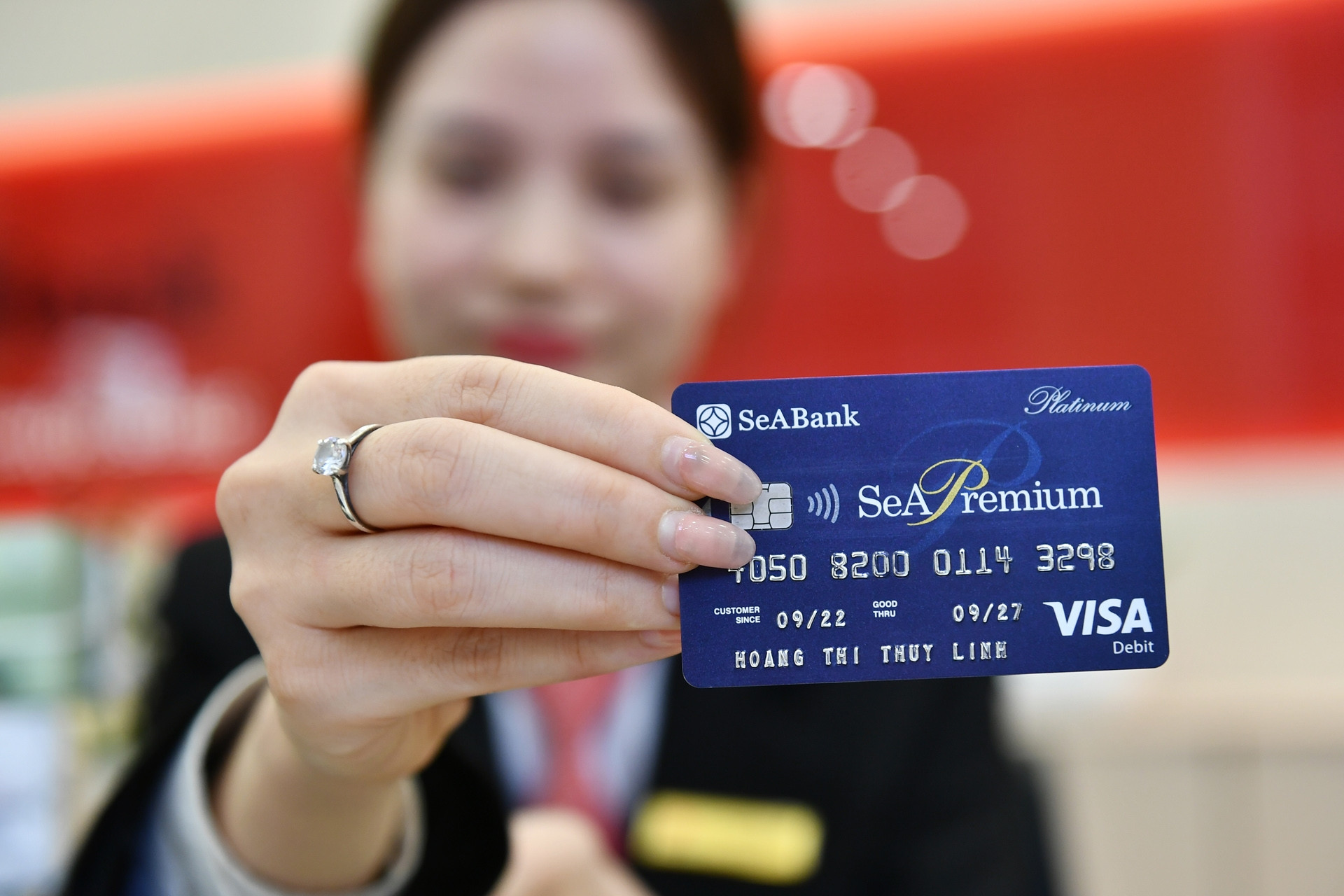 Bắt buộc đối chiếu sinh trắc học khi phát hành thẻ ngân hàng từ 2026