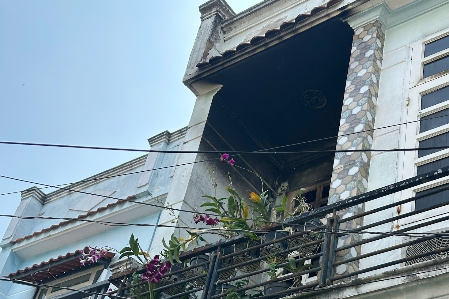 Cháy căn nhà bị khóa trái cửa, bé gái 8 tuổi tử vong