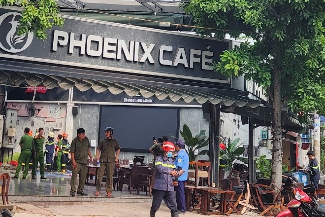Cháy quán cà phê ở TPHCM, khách nháo nhác bỏ chạy