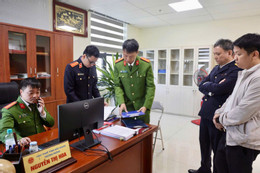 Cơ quan Cảnh sát điều tra khám xét phòng làm việc của Nguyễn Thị Hoa.jpg