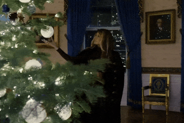 Đệ nhất phu nhân Melania trang hoàng Nhà Trắng đón Giáng sinh