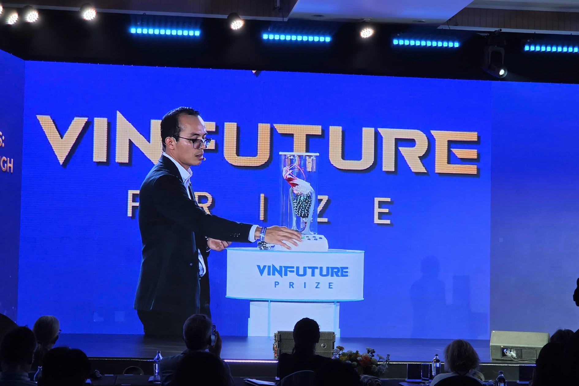 Giao Su Do Thanh Nho.jpg