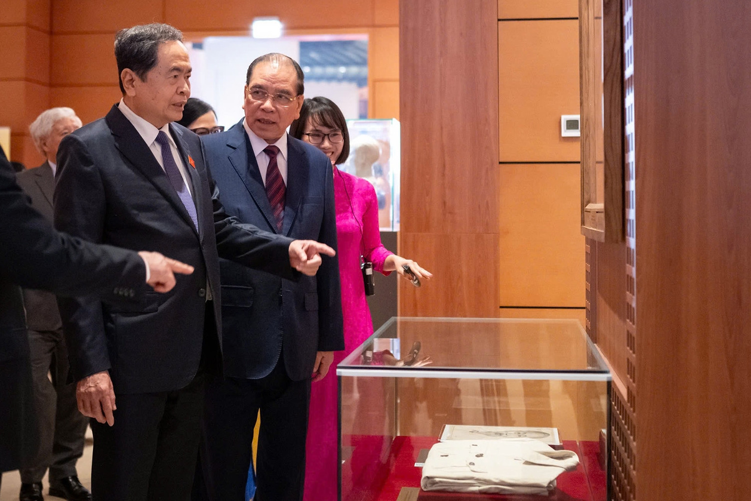 Khai trương 'ngân hàng ký ức' của Quốc hội, phát hành bộ tem đặc biệt