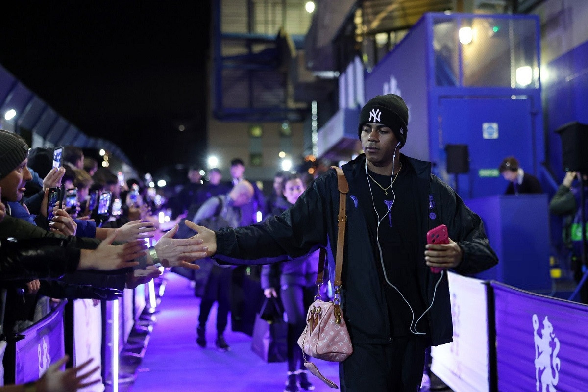 Lamine Yamal thích sự nổi tiếng, tiếc không được thoải mái đi ăn