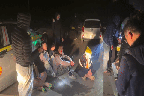 Mật phục lúc 3h sáng, cảnh sát Hà Nội triệt phá sới bạc tiền tỷ 'di động' trên sông