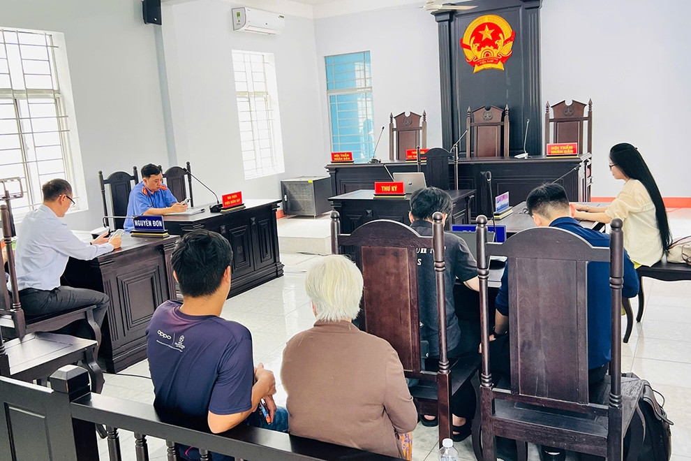 Người đàn ông Trung Quốc khởi kiện mẹ của bạn gái đã mất, đòi quyền nuôi con