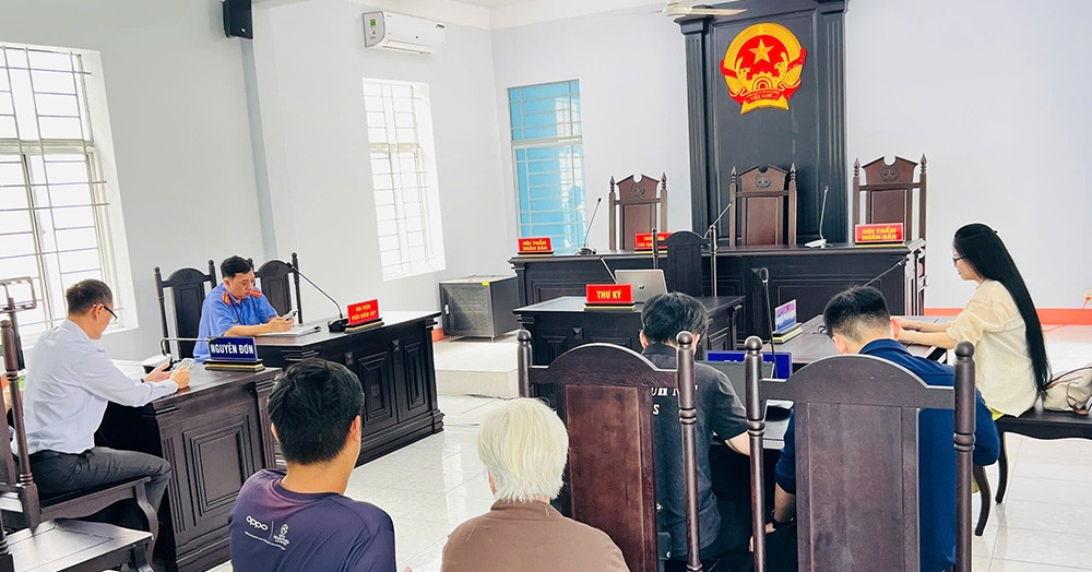 Người đàn ông Trung Quốc khởi kiện mẹ của bạn gái đã mất, đòi quyền nuôi con