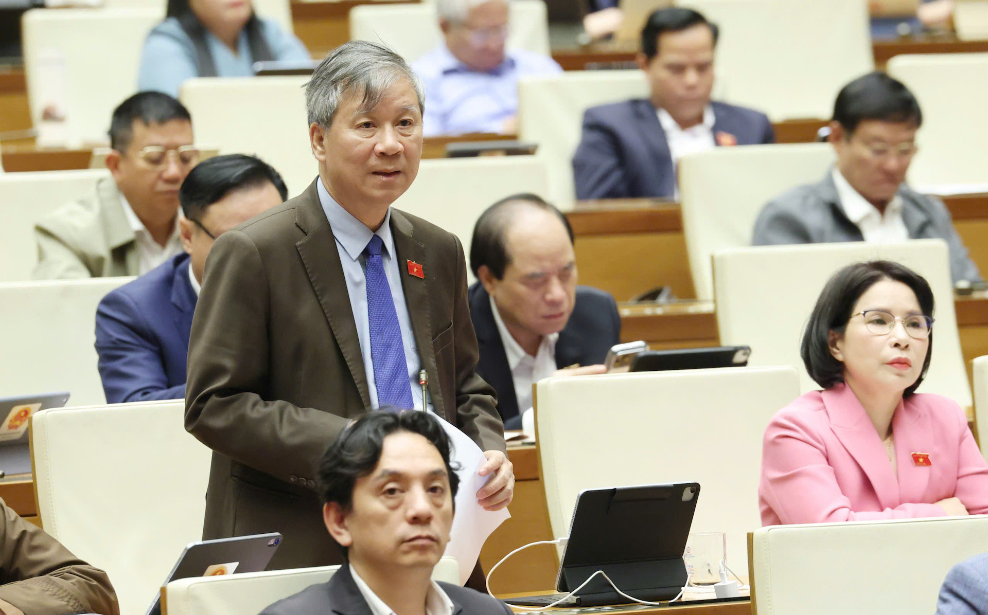 nguyễn anh trí 1.jpg