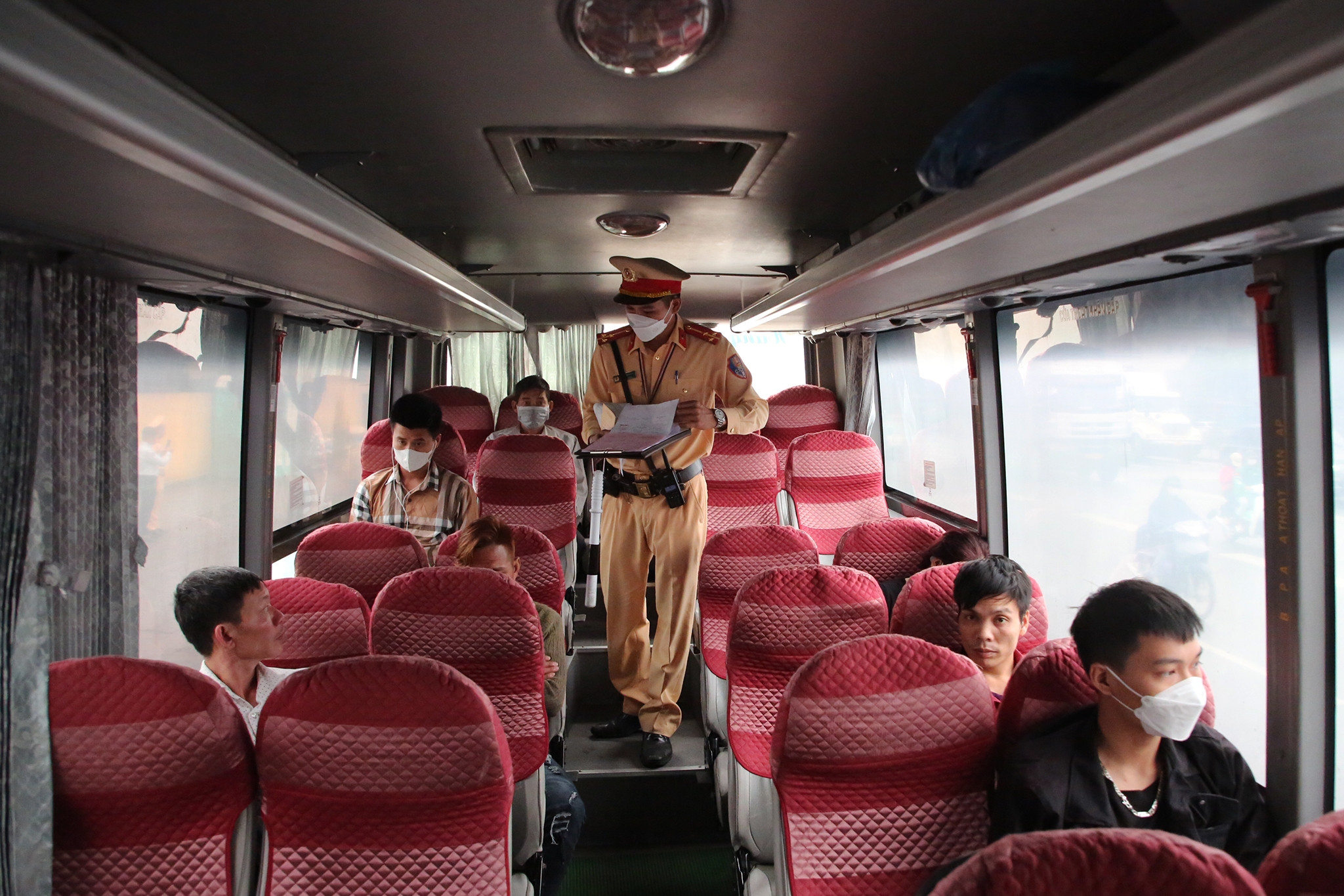 Ô tô khách, taxi có bắt buộc lắp ghế an toàn cho trẻ em?