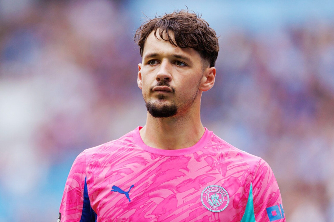 Thủ môn Man City tháo chạy khỏi Etihad sau 5 tháng 'ác mộng'