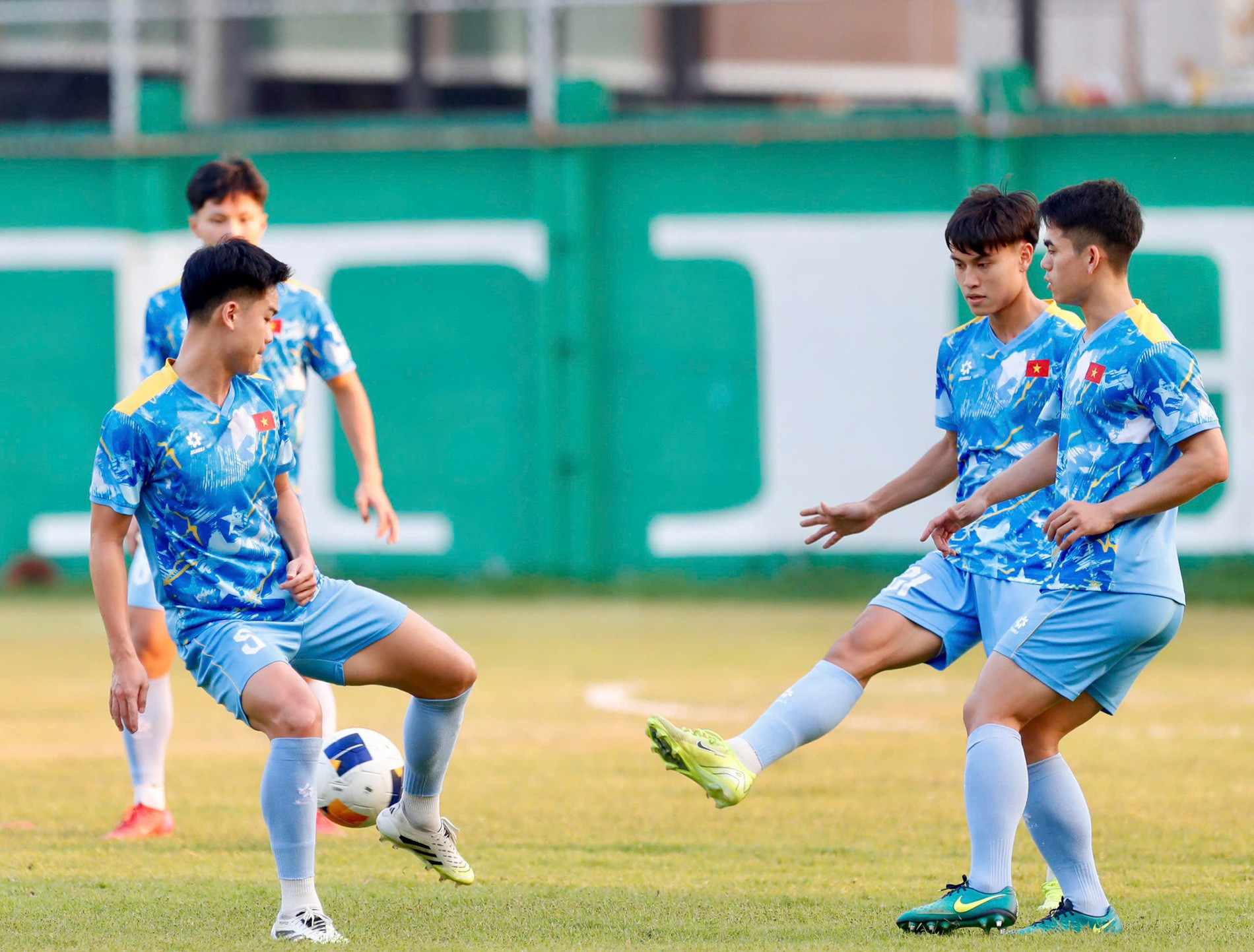 HLV Kim Sang Sik dùng đội hình mạnh nhất U22 Việt Nam đấu Lào? u22 viet nam 2.jpg