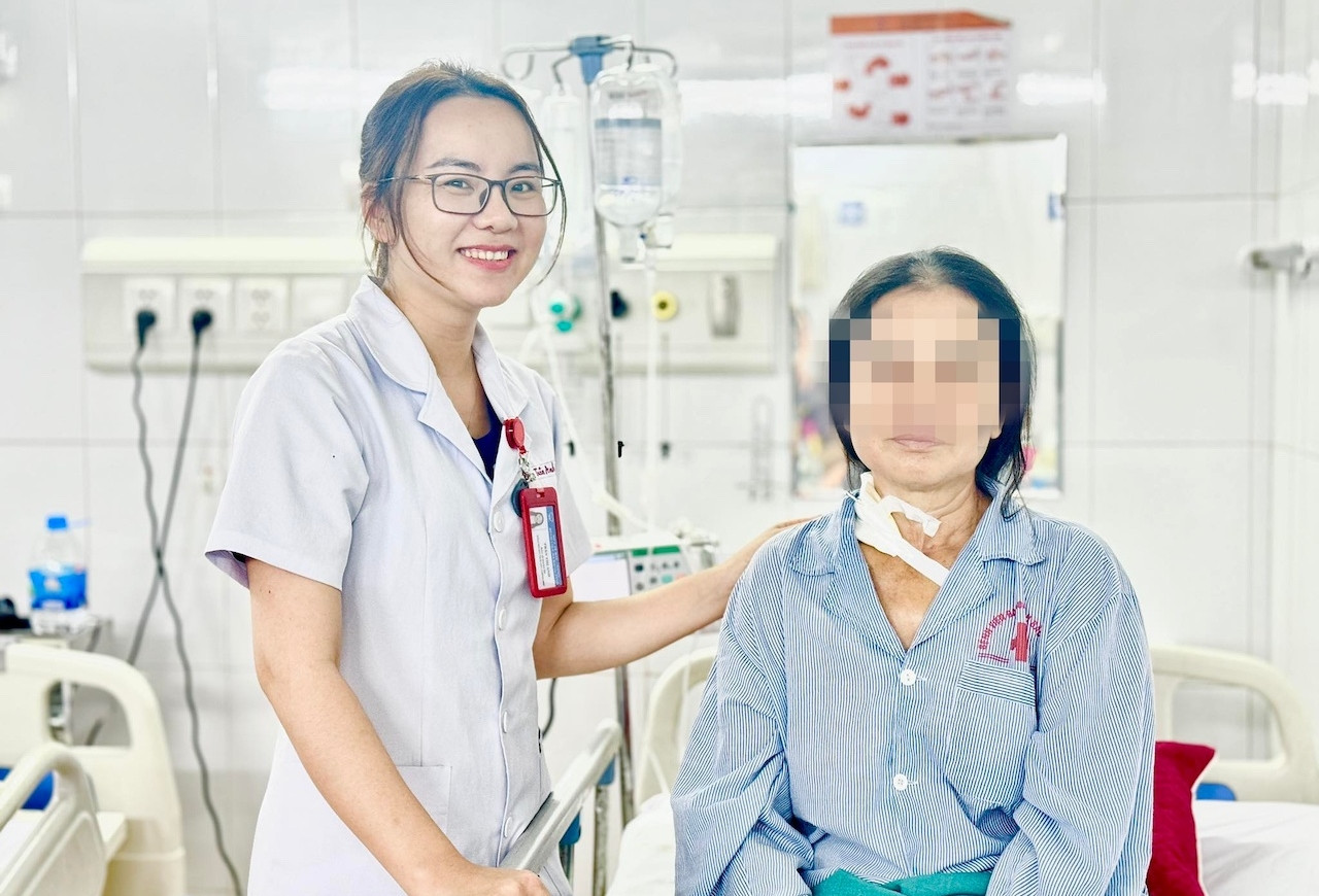 Uống rượu pha mật cá trắm chữa đau đầu, một phụ nữ suy gan cấp