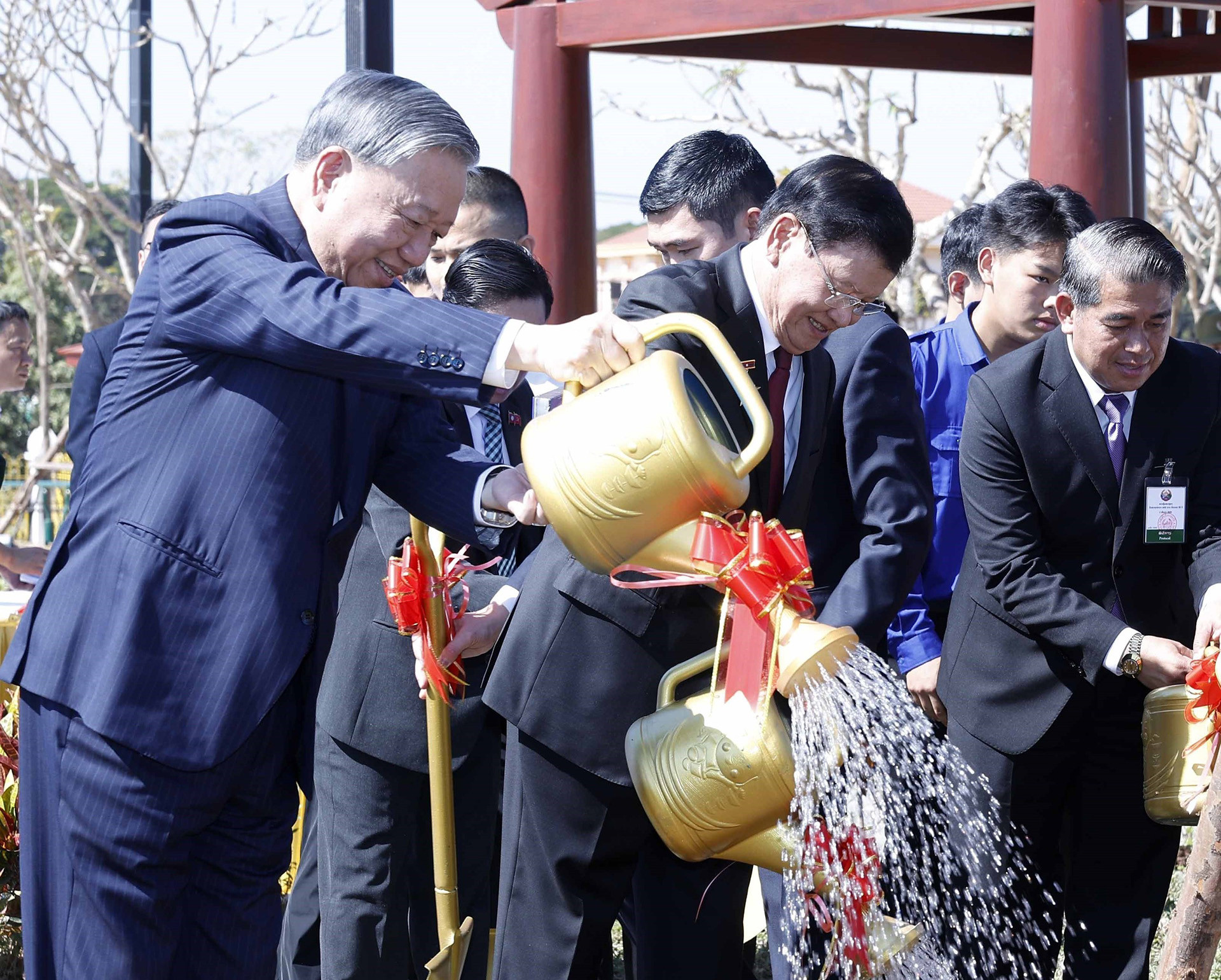 vnapotaltongbithutolamcungtongbithuchutichnuoclaothonglounsisoulithdukhanhthanhcongvienhuunghilao vietnam8445635 17646522358691671734266.jpg